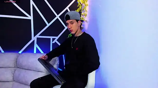 Snapshot of JUSTIN_FULLER1 chatting on February 1, 2:58 am JUSTIN FULLER1 online show from February 1, 2:58 am