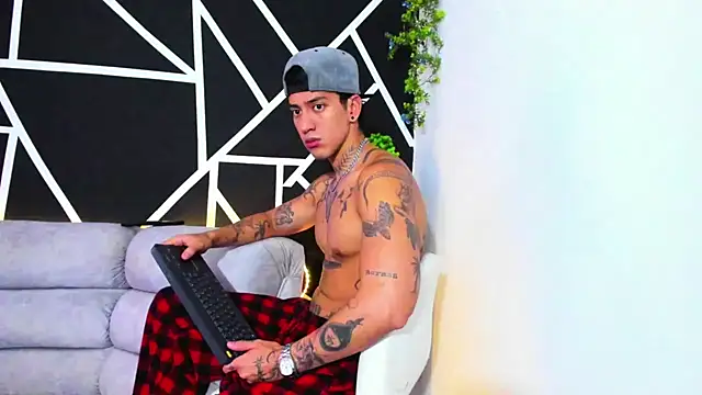 Snapshot of JUSTIN_FULLER1 chatting on February 6, 3:20 pm JUSTIN FULLER1 online show from February 6, 3:20 pm