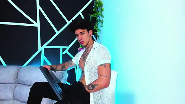 Snapshot of JUSTIN_FULLER1 chatting on February 7, 12:42 am JUSTIN FULLER1 online show from February 7, 12:42 am