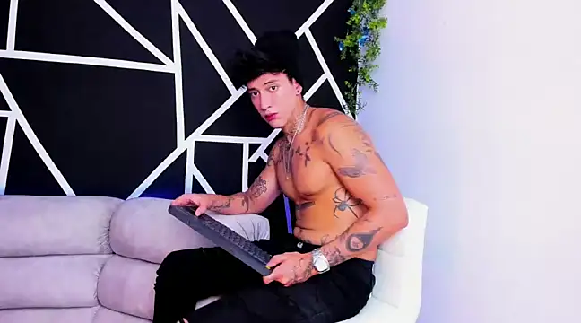 JUSTIN FULLER1 online show from February 12, 4:44 pm