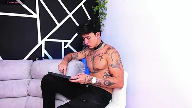 Snapshot of JUSTIN_FULLER1 chatting on February 24, 11:30 pm JUSTIN FULLER1 online show from February 24, 11:30 pm