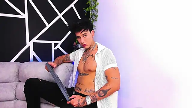 Snapshot of JUSTIN_FULLER1 chatting on February 25, 11:33 pm JUSTIN FULLER1 online show from February 25, 11:33 pm