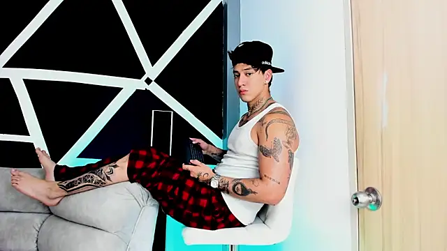 Snapshot of JUSTIN_FULLER1 chatting on October 17, 6:43 pm JUSTIN FULLER1 online show from October 17, 6:43 pm