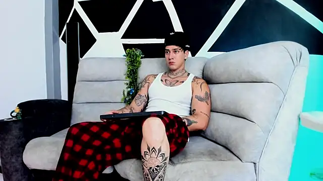 Snapshot of JUSTIN_FULLER1 chatting on October 23, 4:17 pm JUSTIN FULLER1 online show from October 23, 4:17 pm