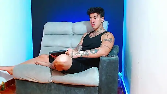 JUSTIN FULLER1 online show from January 14, 4:01 pm