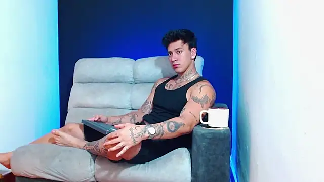 JUSTIN FULLER1 online show from January 15, 5:45 am