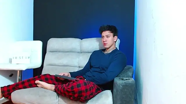 JUSTIN FULLER1 online show from February 17, 6:54 am