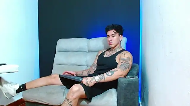JUSTIN FULLER1 online show from June 6, 2:05 am