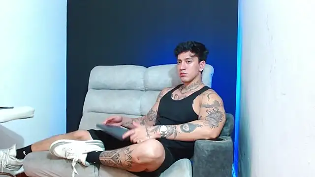 JUSTIN FULLER1 online show from June 10, 11:57 pm
