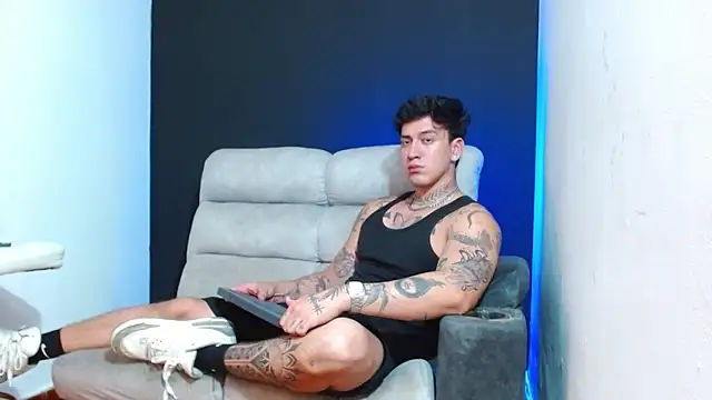 JUSTIN FULLER1 online show from June 11, 12:32 am