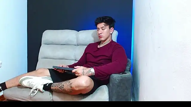 Snapshot of JUSTIN_FULLER1 chatting on June 23, 3:37 am JUSTIN FULLER1 online show from June 23, 3:37 am