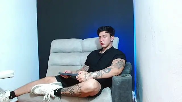 Snapshot of JUSTIN_FULLER1 chatting on June 24, 9:03 pm JUSTIN FULLER1 online show from June 24, 9:03 pm
