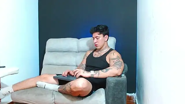 Snapshot of JUSTIN_FULLER1 chatting on July 17, 12:17 am JUSTIN FULLER1 online show from July 17, 12:17 am
