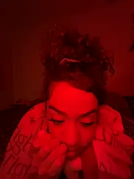 Snapshot of redbonejada chatting on December 12, 4:37 am redbonejada online show from December 12, 4:37 am