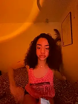 Snapshot of redbonejada chatting on December 14, 4:45 am redbonejada online show from December 14, 4:45 am