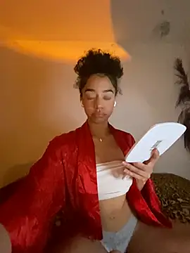 Snapshot of redbonejada chatting on January 4, 5:37 am redbonejada online show from January 4, 5:37 am