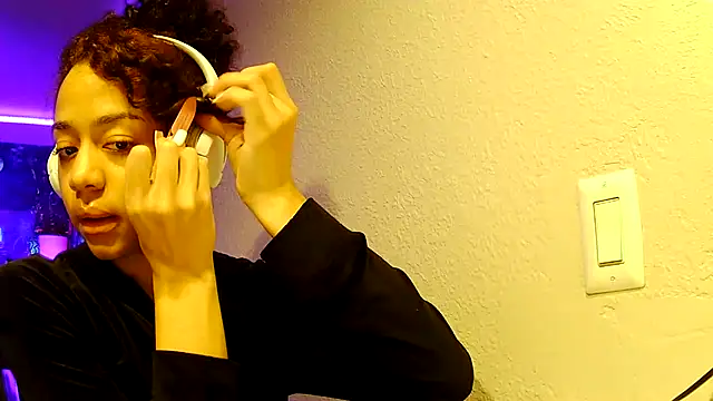 redbonejada online show from February 6, 4:43 pm