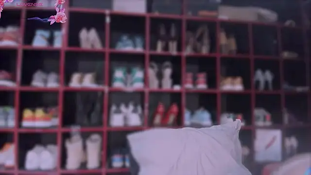 Indianbrownie online show from December 24, 11:44 pm