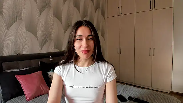 Snapshot of Bambiii_bby chatting on February 21, 3:34 am Bambiii bby online show from February 21, 3:34 am