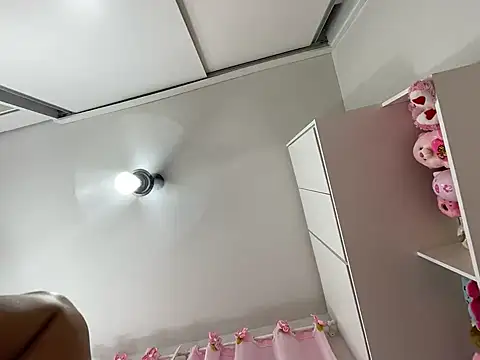 lariic online show from March 17, 2:30 am