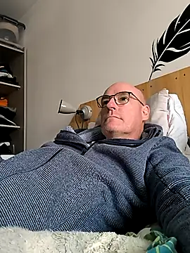 bogland33 online show from March 20, 12:22 pm