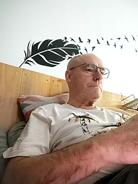 bogland33 online show from February 13, 10:00 am