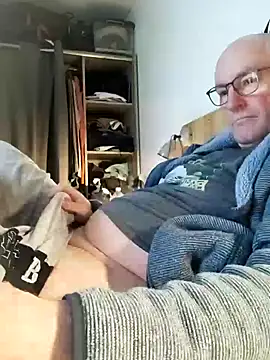 bogland33 online show from February 15, 8:05 pm