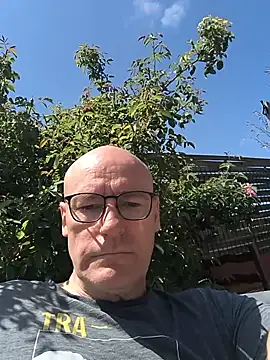 bogland33 online show from June 7, 10:52 am