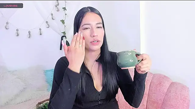 Snapshot of Sara_Kurt chatting on January 3, 1:03 pm Sara Kurt online show from January 3, 1:03 pm