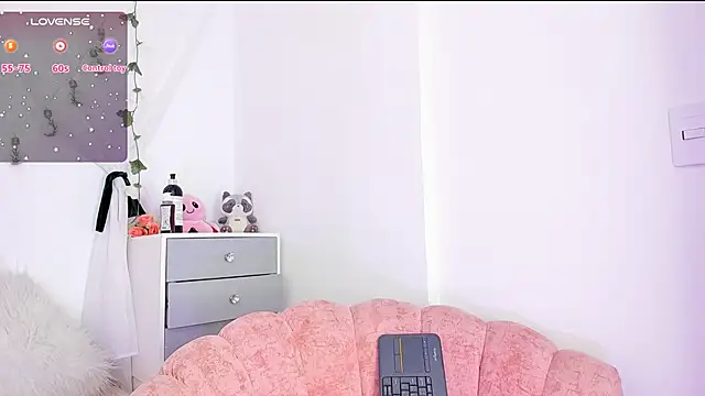 Snapshot of Sara_Kurt chatting on January 8, 12:58 pm Sara Kurt online show from January 8, 12:58 pm