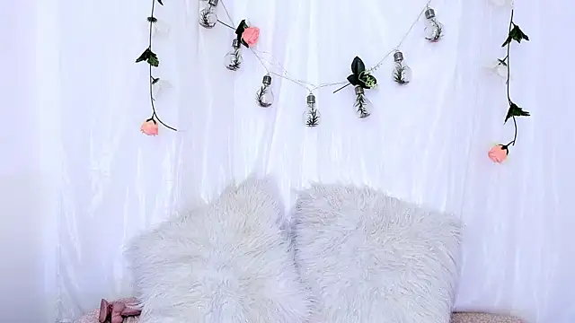 Snapshot of Sara_Kurt chatting on February 21, 3:43 pm Sara Kurt online show from February 21, 3:43 pm