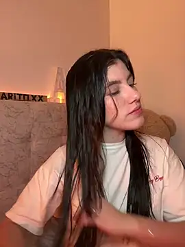 ARITOO  online show from October 25, 6:32 am