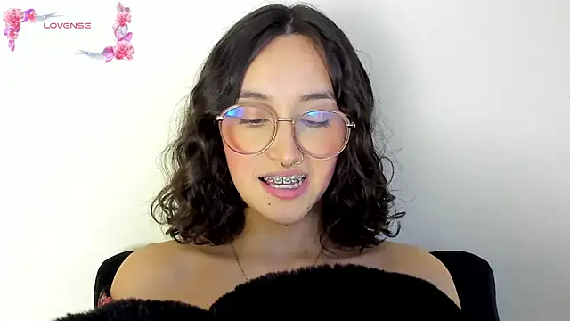 Snapshot of its__angelica_ chatting on February 2, 11:00 pm its angelica online show from February 2, 11:00 pm