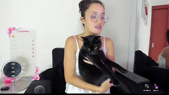 Snapshot of its__angelica_ chatting on October 6, 7:00 pm its angelica online show from October 6, 7:00 pm