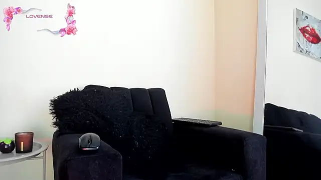 its  angelica  online show from March 6, 7:10 pm