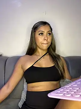 tuckersabrina online show from December 10, 11:51 pm