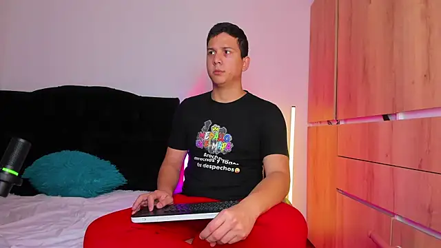 Snapshot of ANDREZALVAREZ chatting on November 7, 1:55 pm ANDREZALVAREZ online show from November 7, 1:55 pm