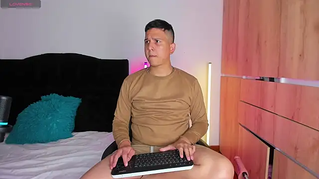 Snapshot of ANDREZALVAREZ chatting on November 12, 3:18 am ANDREZALVAREZ online show from November 12, 3:18 am