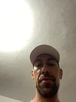 Snapshot of dantedesirexx chatting on February 25, 4:35 am dantedesirexx online show from February 25, 4:35 am