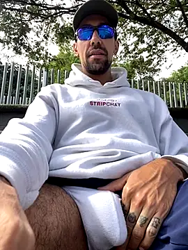 Snapshot of dantedesirexx chatting on November 16, 2:22 pm dantedesirexx online show from November 16, 2:22 pm