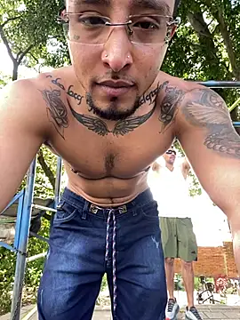 Snapshot of dantedesirexx chatting on June 20, 6:54 pm dantedesirexx online show from June 20, 6:54 pm