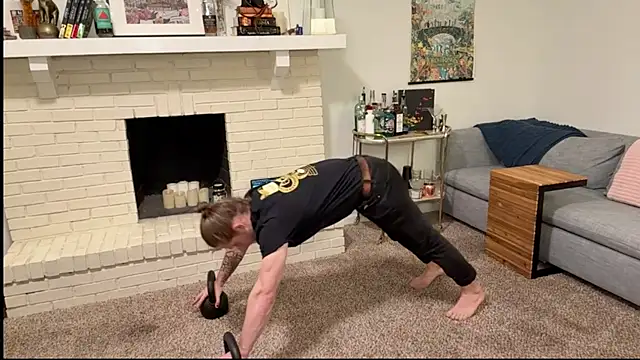 Snapshot of DaddydayDrinkzz chatting on December 3, 7:43 am DaddydayDrinkzz online show from December 3, 7:43 am