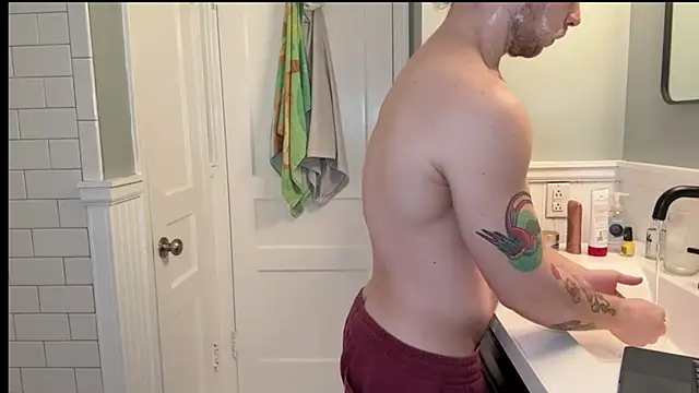 Snapshot of DaddydayDrinkzz chatting on January 31, 6:57 am DaddydayDrinkzz online show from January 31, 6:57 am