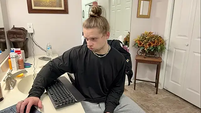 Snapshot of DaddydayDrinkzz chatting on February 17, 5:47 am DaddydayDrinkzz online show from February 17, 5:47 am