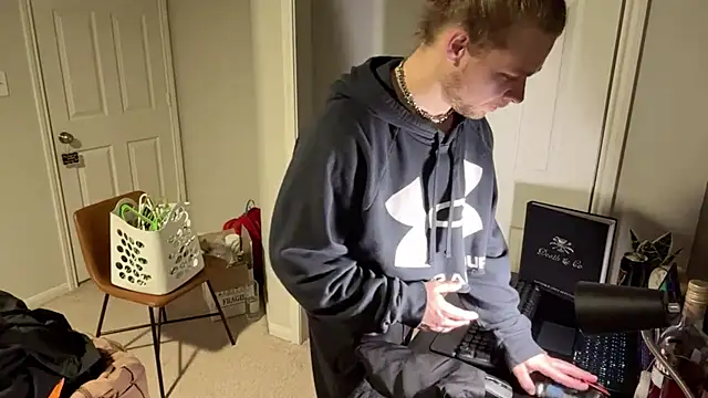 Snapshot of DaddydayDrinkzz chatting on February 27, 6:50 am DaddydayDrinkzz online show from February 27, 6:50 am