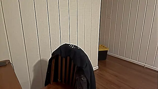 Snapshot of DaddydayDrinkzz chatting on December 1, 5:23 am DaddydayDrinkzz online show from December 1, 5:23 am