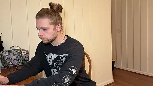 Snapshot of DaddydayDrinkzz chatting on December 5, 2:31 am DaddydayDrinkzz online show from December 5, 2:31 am