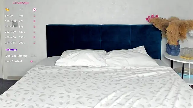 Snapshot of Esme_Runn chatting on October 22, 3:29 am Esme Runn online show from October 22, 3:29 am