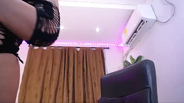 Snapshot of alaia_03 chatting on September 12, 11:32 am alaia 03 online show from September 12, 11:32 am