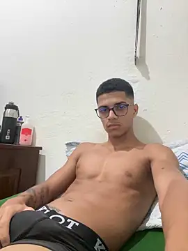 Snapshot of Naka300 chatting on February 4, 2:28 am Naka300 online show from February 4, 2:28 am